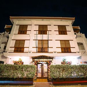 West Loch Park Hotel Vigan Exterior photo