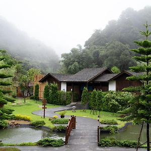 Onsen At Moncham Hotel Mae Rim Exterior photo