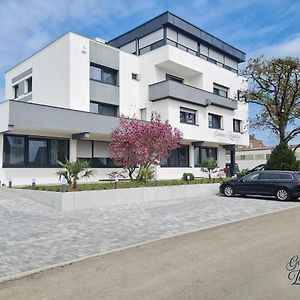 Gastehaus Zeppelin Hotel Uhingen Exterior photo