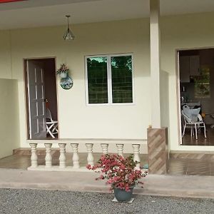 Margereth Cottage Kuala Penyu Exterior photo