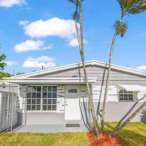 Modern Residence With Pool Fort Lauderdale Exterior photo