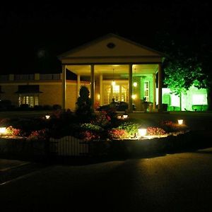 Hotel Carlisle & Embers Convention Center Exterior photo