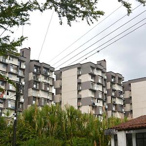 Acogedor Apartamento Vacacional En Zona Centrica De Ibague Apartment Exterior photo