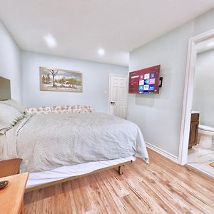 Luxurious Renovated Rooms In Central Vaughan Exterior photo