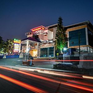 Empire Residency Hotel Tiruvalla Exterior photo