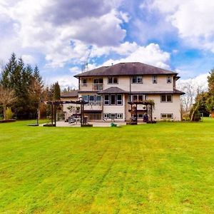 Beautiful 3-Bedroom Suite On 1 Acre Maple Ridge Exterior photo