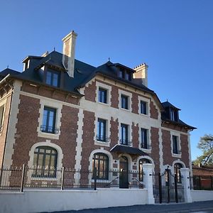 Domaine Du Lion Rouge Bed & Breakfast Coucy-le-Chateau-Auffrique Exterior photo