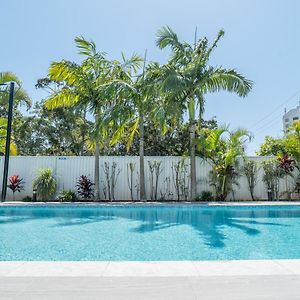 Heart Of Burleigh Holiday Villa - Perfect Location With Pools Gold Coast Exterior photo