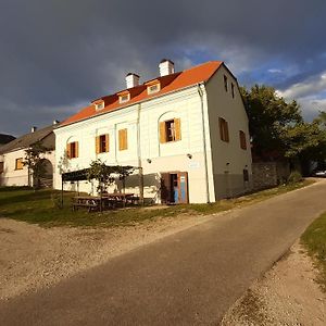 Koveskal Panzio Hotel Exterior photo