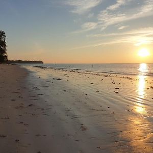 Private Beach House With Sunset View @ Kuala Penyu Sabah Kampong Tidong Exterior photo