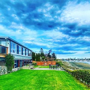 The Beach House At Deep Bay Bowser Exterior photo