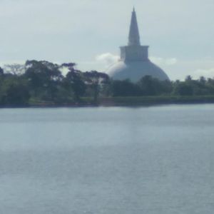 Chathuni Holiday Home Anuradhapura Exterior photo