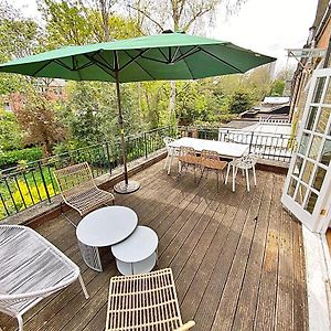 Amazing Holidays Home With A Terrace London Exterior photo