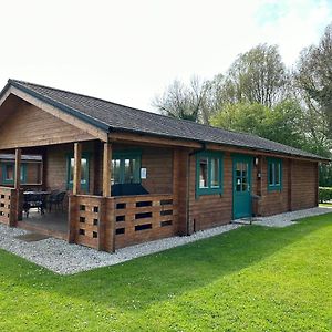 Kingfisher Lodge, Lake Pochard South Cerney Exterior photo