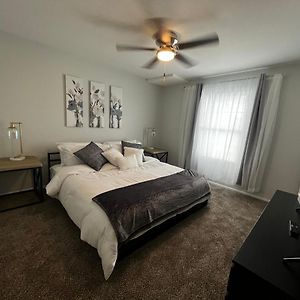 Brand New Renovated 1 Bed 1 Bath Condo Overland Park Exterior photo