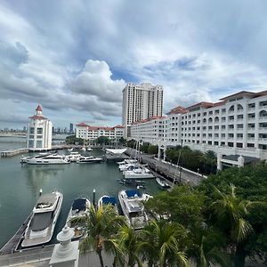 2Beds Seaview Straits Quay Comes With Carpark And Hothub Bagan Jermal Exterior photo