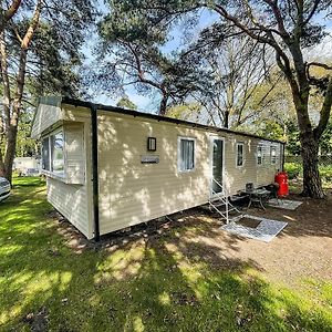 Lovely Caravan At Wild Duck Haven Park In Norfolk Ref 11092Kc Great Yarmouth Exterior photo