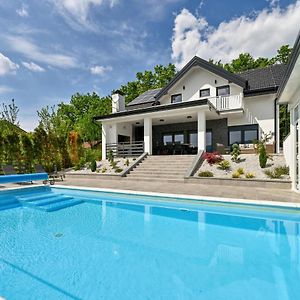 Beautiful Home In Stubicke Toplice With Outdoor Swimming Pool Exterior photo