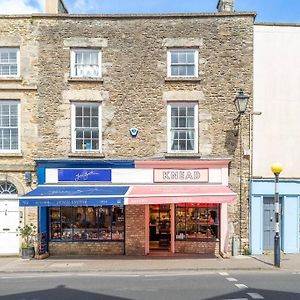 Light And Central Apartment Above Knead Bakery Tetbury Exterior photo