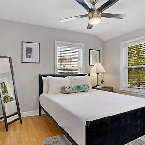 Sunny & Spacious 3-Bedroom Apt - Carmen 5640 & 5641 Rep Chicago Exterior photo