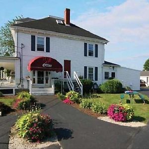 Carriage House Motel Cottages & Suites Wells Exterior photo