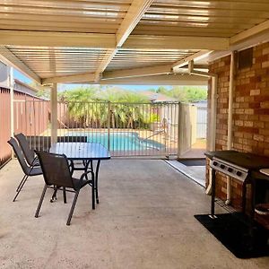 King Bed, Pool, Family Fun, Deck, Rustic Villa Narellan Exterior photo