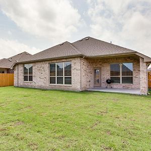 Spacious Forney Home Rental With Game Room! Exterior photo
