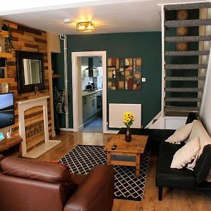 Stylish & Comfortable House In Swansea Morriston Exterior photo