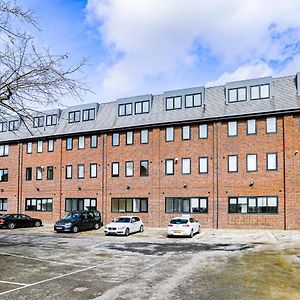 Hybrid Resi - Cheam, Sutton Apartment Exterior photo