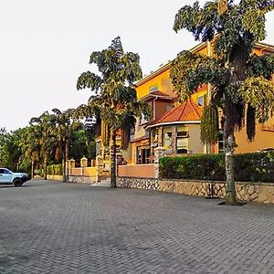Conbary Hotel Wakiso Exterior photo