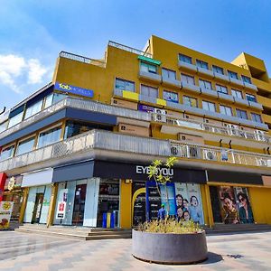 Fabhotel Kaviya Ahmedabad Exterior photo