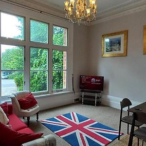 Beautiful Victorian Flat In Central Windsor With Parking And Ev, Own Entrance, Close To Legoland, Windsor Great Park, Ascot, Heathrow Exterior photo