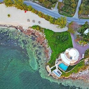 Castle Guesthouse By Grand Cayman Villas & Condos Sand Bluff Exterior photo