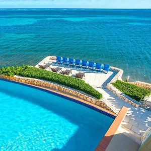 Cayman Castle By Grand Cayman Villas & Condos Gun Bay Exterior photo