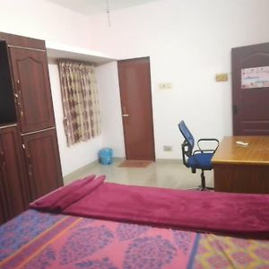 Aathira'S 2 Bedroom House @ Heart Of Coimbatore Exterior photo