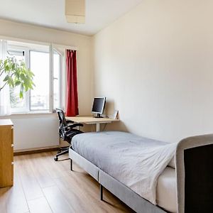 Digital Nomad Station - Bedroom With Desk Nearby Station And Parking With Singing Birds Each Morning Antwerp Exterior photo