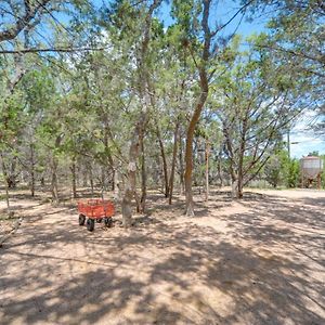 Horse Thief Inn Cabin Retreat With Deck And Hot Tub! Wimberley Exterior photo