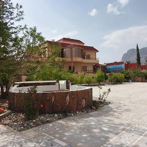 Flh Fakhra Villa Tanomah Exterior photo