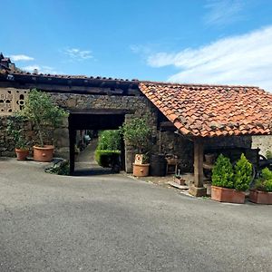 La Casa De Las Chimeneas Tudes Exterior photo