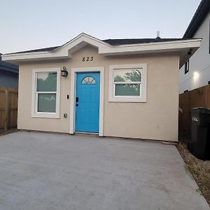 The House With The Blue Door. Apartment McAllen Exterior photo