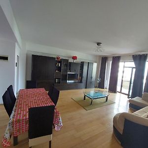 Roxana Apartament Apartment Ramnicu Valcea Exterior photo