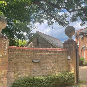 The Picturesque Sussex Cottage Copthorne  Exterior photo