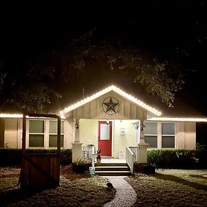 Pet Friendly Graham 2 Bedroom Home Christmas 365 At The Mistletoe Farm Exterior photo