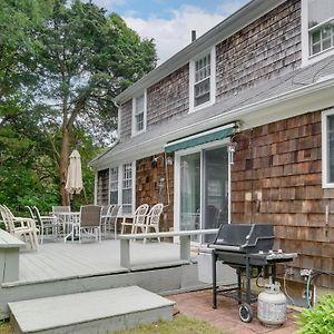 Hyannis Hideaway With Fireplace And Outdoor Dining Exterior photo