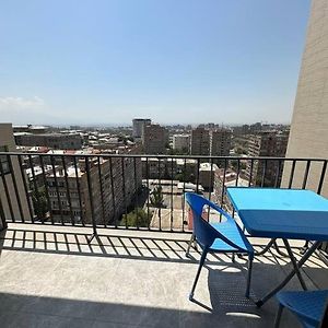 New Modern Apartment In Yerevan Exterior photo