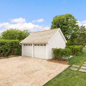 Charming 7-Bedroom Southampton Compound Exterior photo