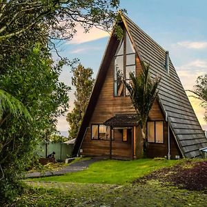 Nature'S Nook With Spa, Deck And Views Piha Exterior photo