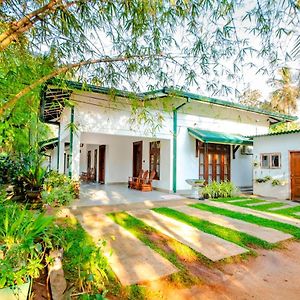 Green Holiday Bungalow Anuradhapura Exterior photo