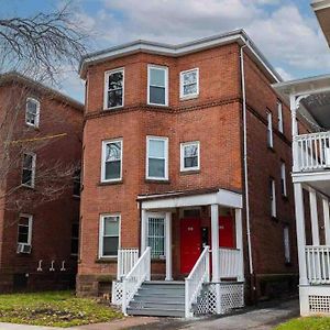 Frog Hollow Red Door Haven Hartford Exterior photo