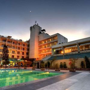 Peshawar Serena Hotel Exterior photo